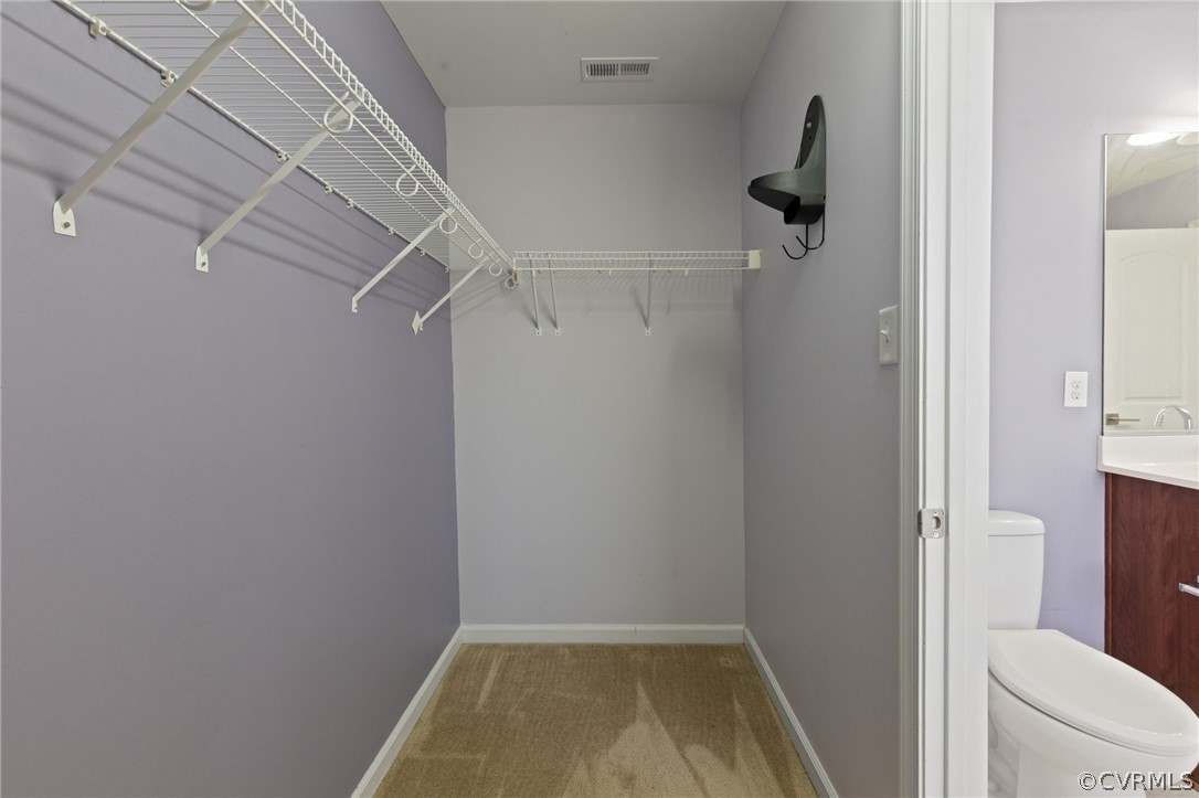 7016 Ravenscraig Cres