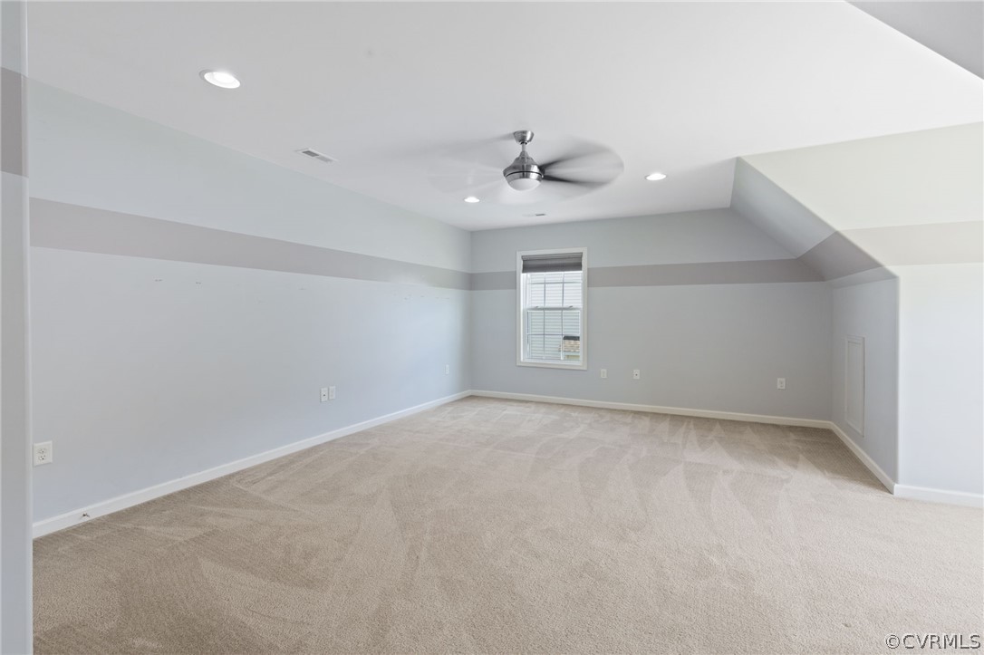 7016 Ravenscraig Cres