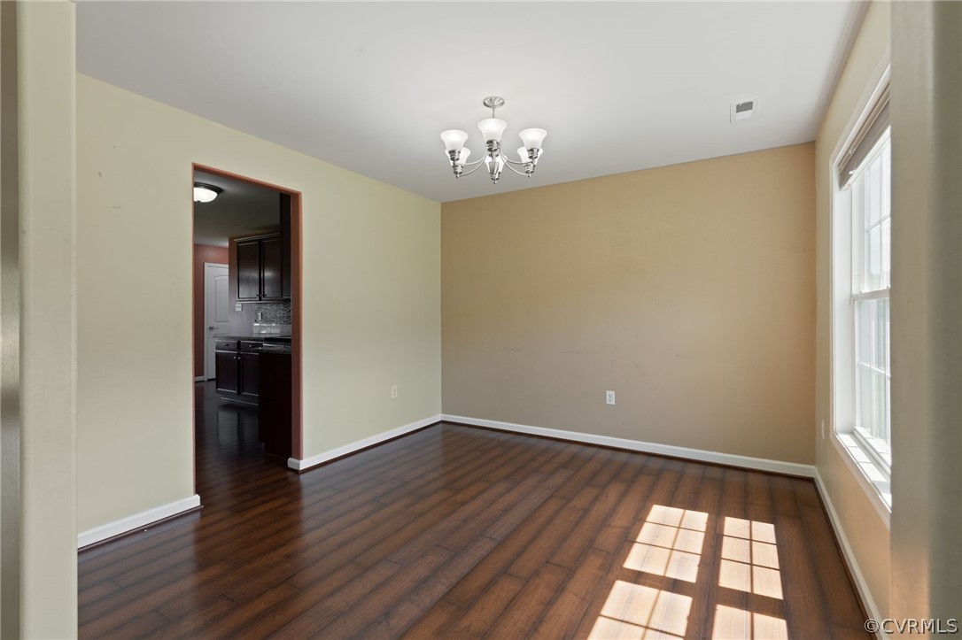 7016 Ravenscraig Cres
