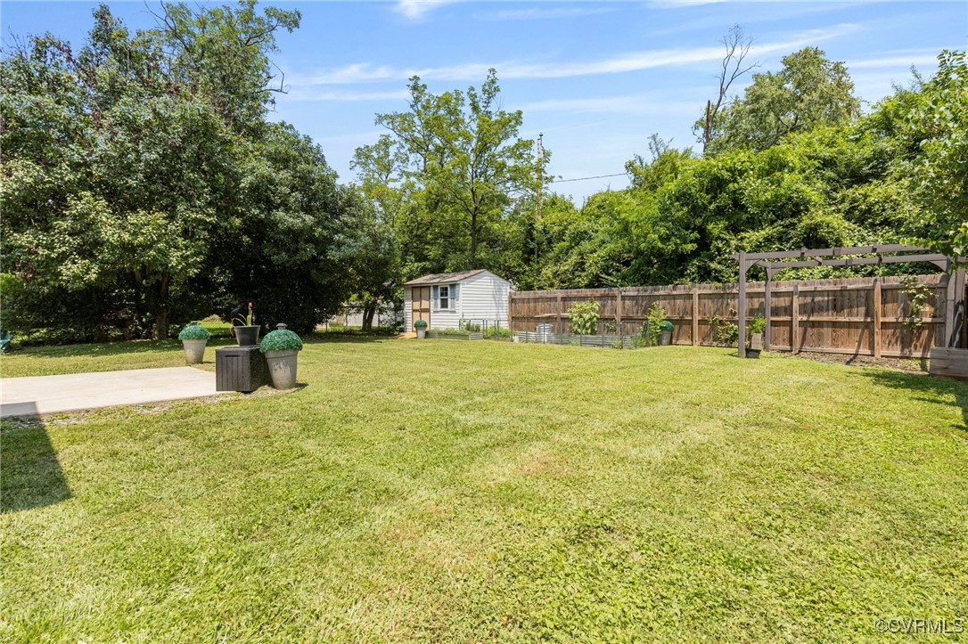 408 Winnetka Ave