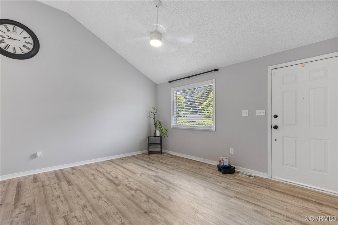 408 Winnetka Ave
