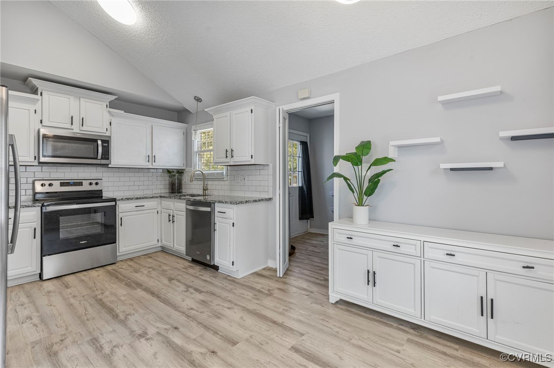 408 Winnetka Ave