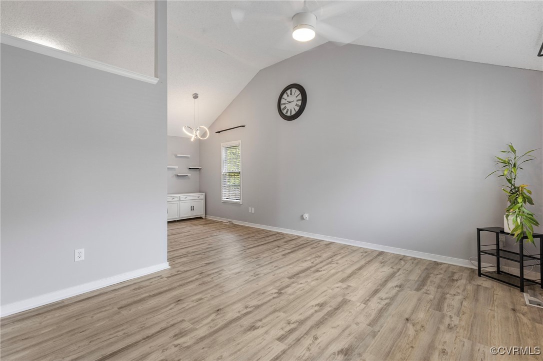 408 Winnetka Ave