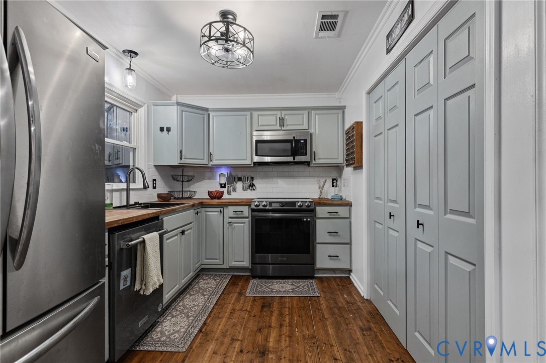 15601 Roland View Dr