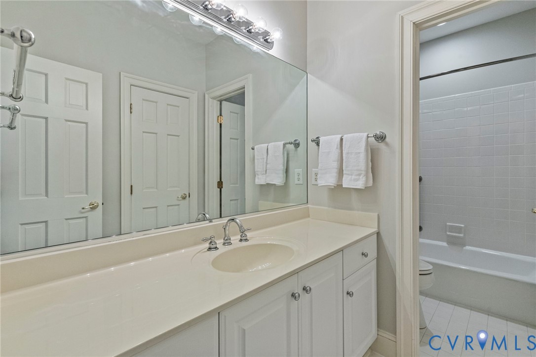 1625 N Founders Hl