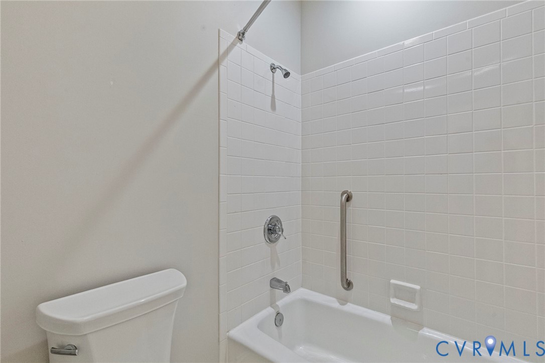 1625 N Founders Hl