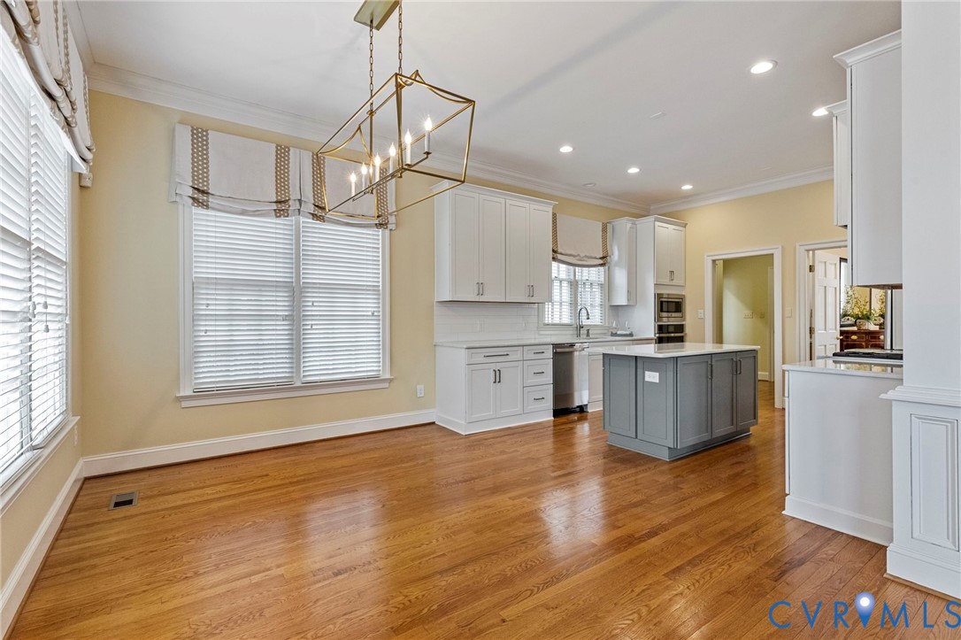 1625 N Founders Hl