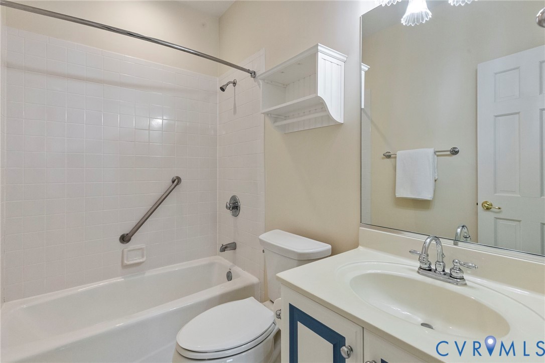 1625 N Founders Hl