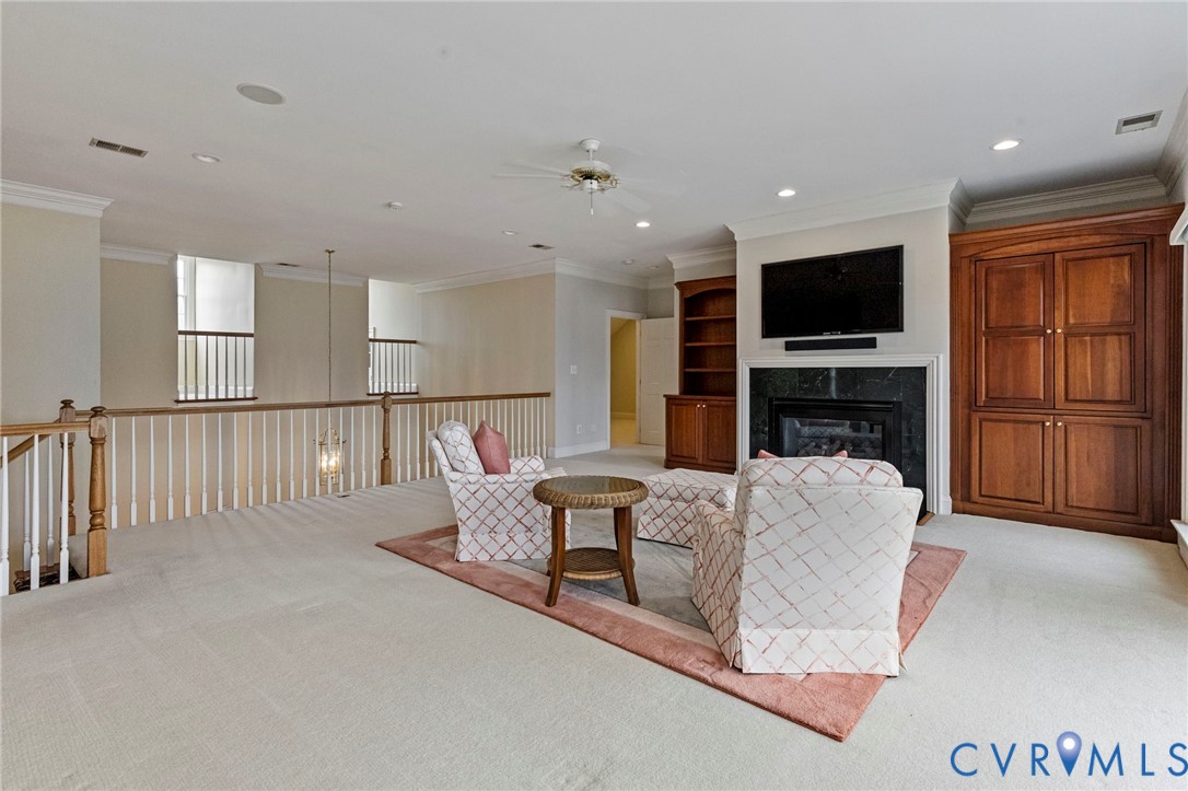 1625 N Founders Hl