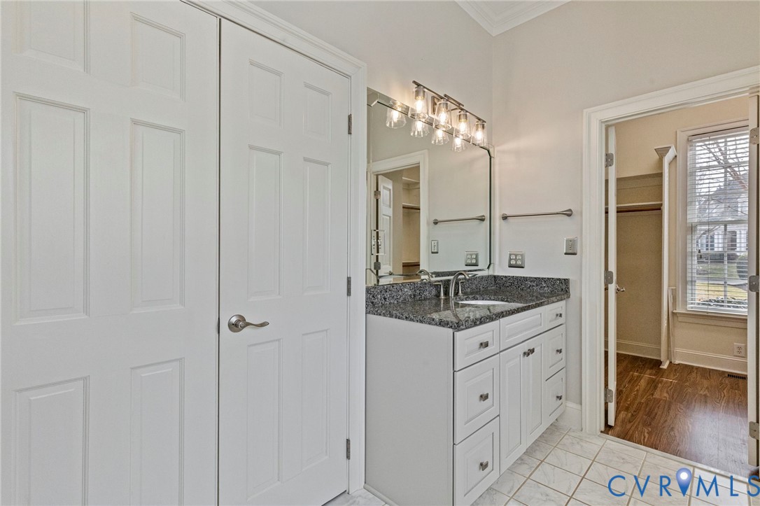 1625 N Founders Hl