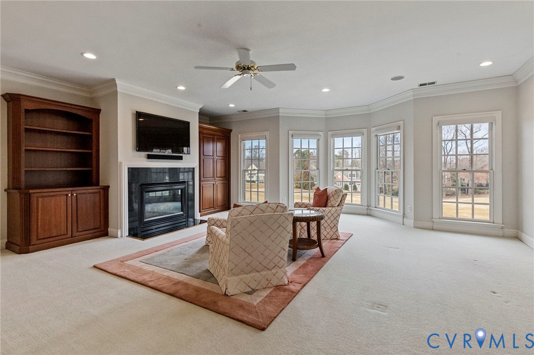 1625 N Founders Hl