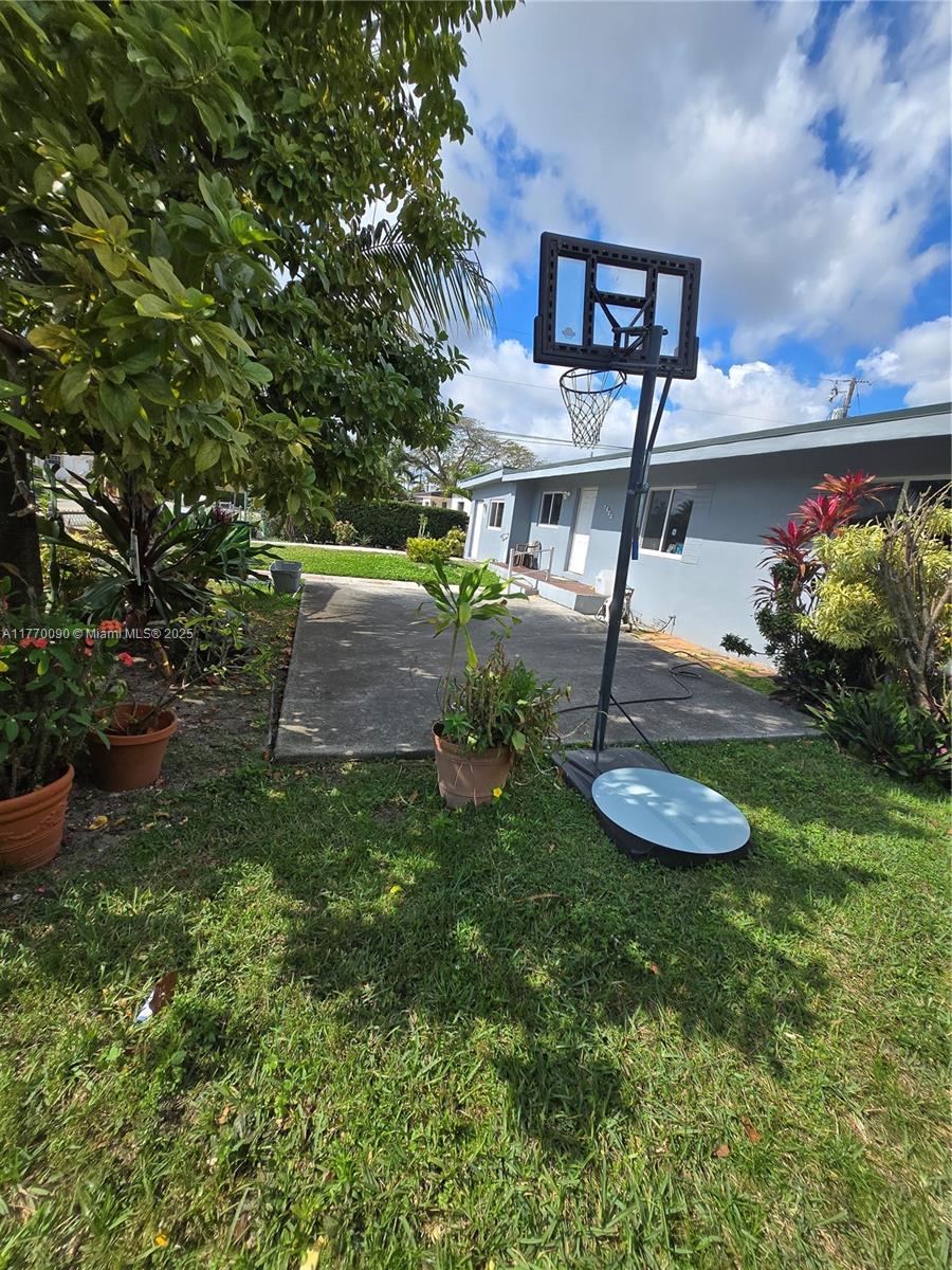 7625 SW 21 Terr