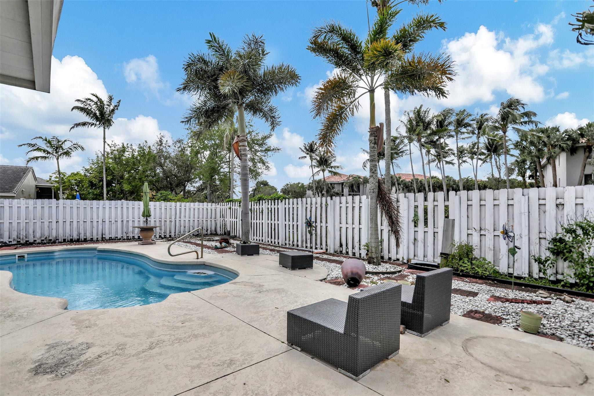 5433 NW 55th Terrace