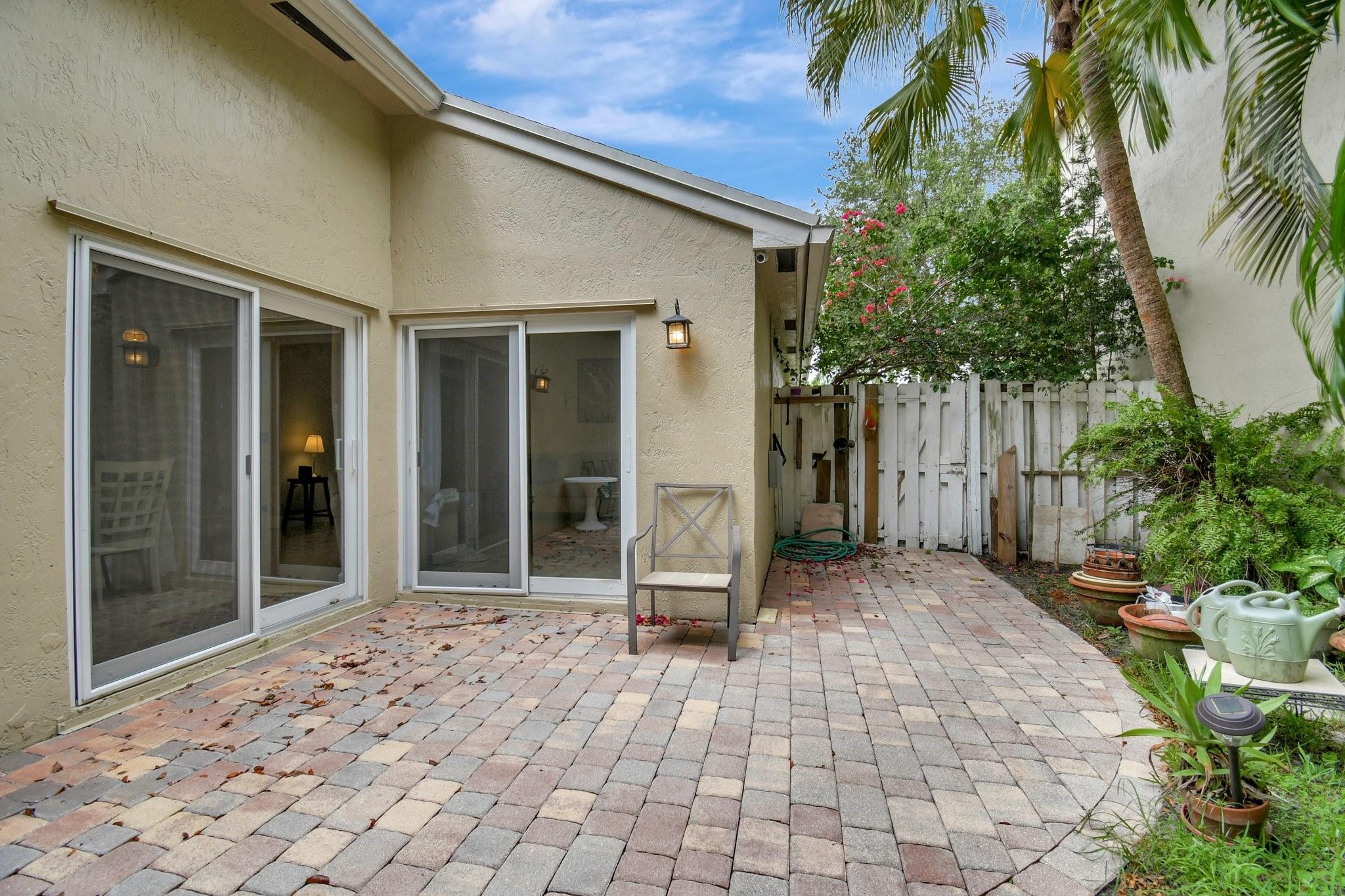 134 E Riverbend Dr