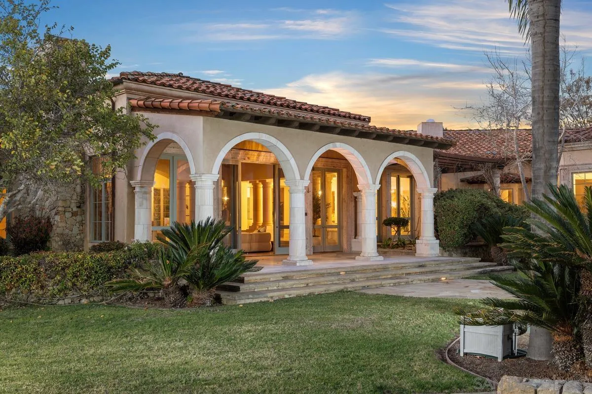 6372 Las Colinas
