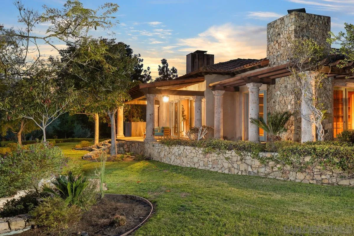 6372 Las Colinas