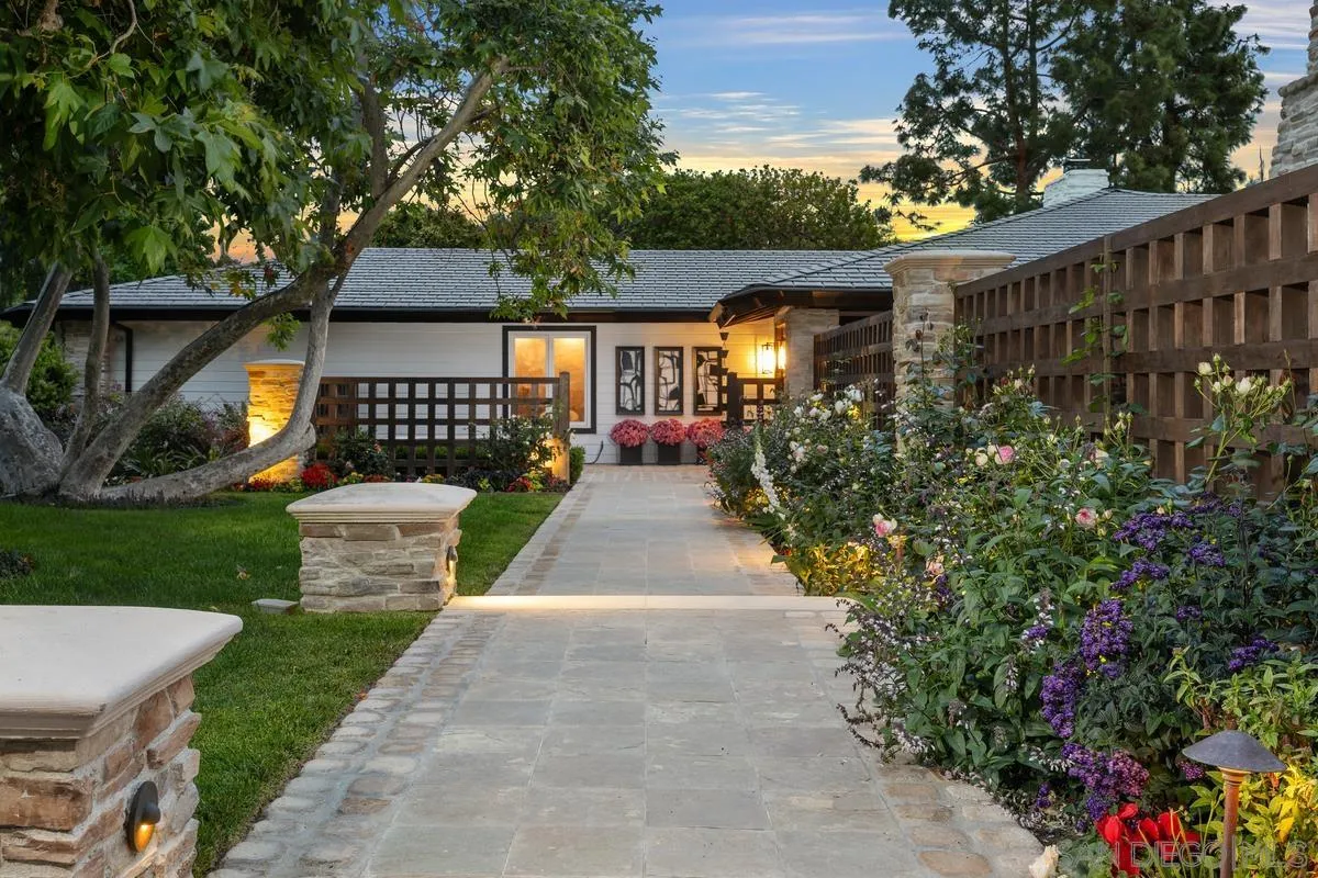 6351 Lago Lindo