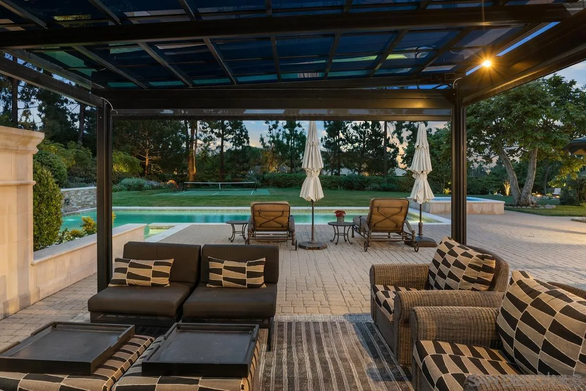 6351 Lago Lindo