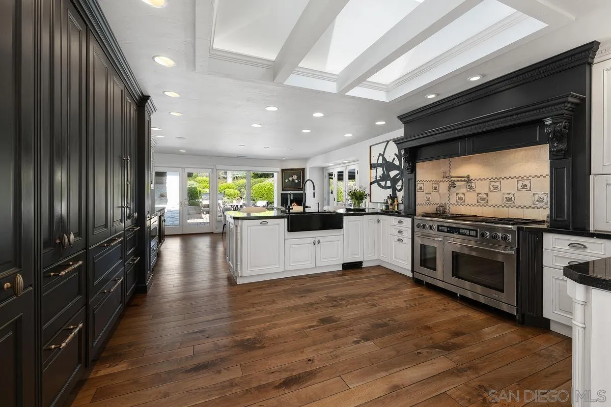 6351 Lago Lindo