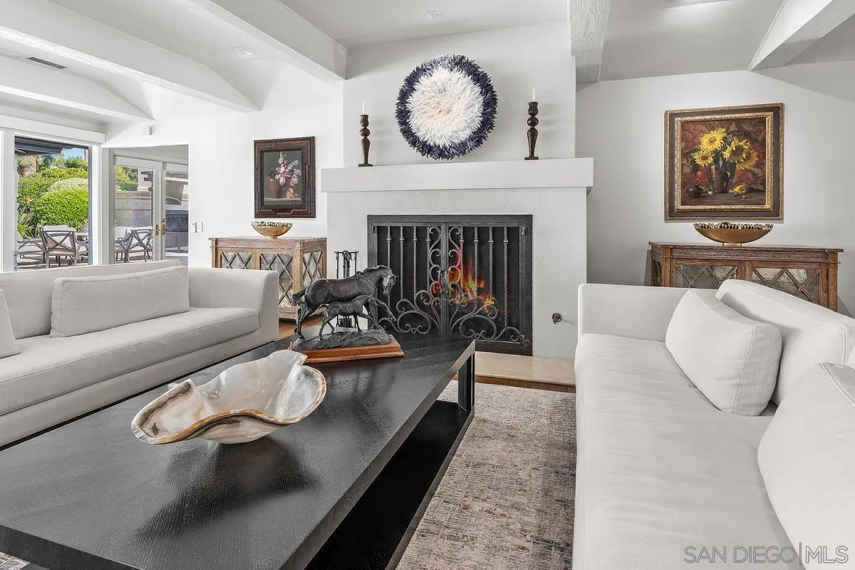 6351 Lago Lindo