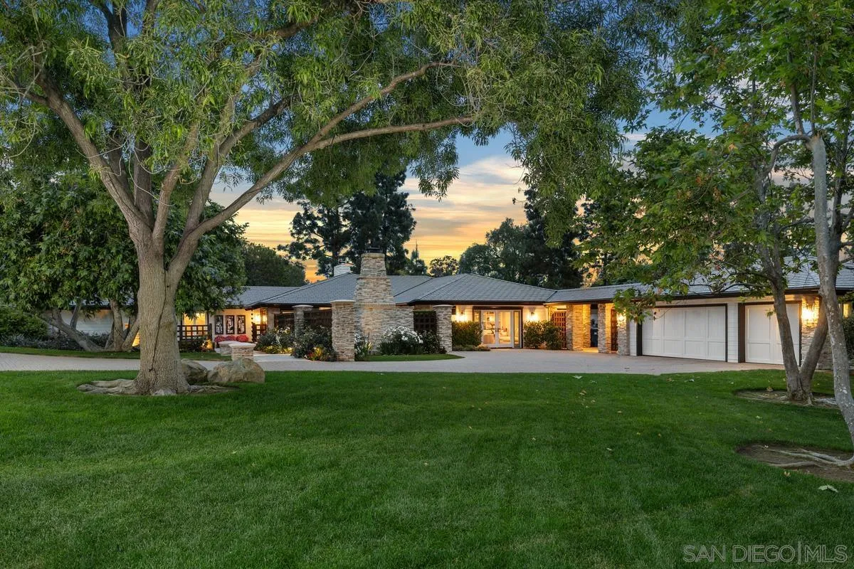 6351 Lago Lindo