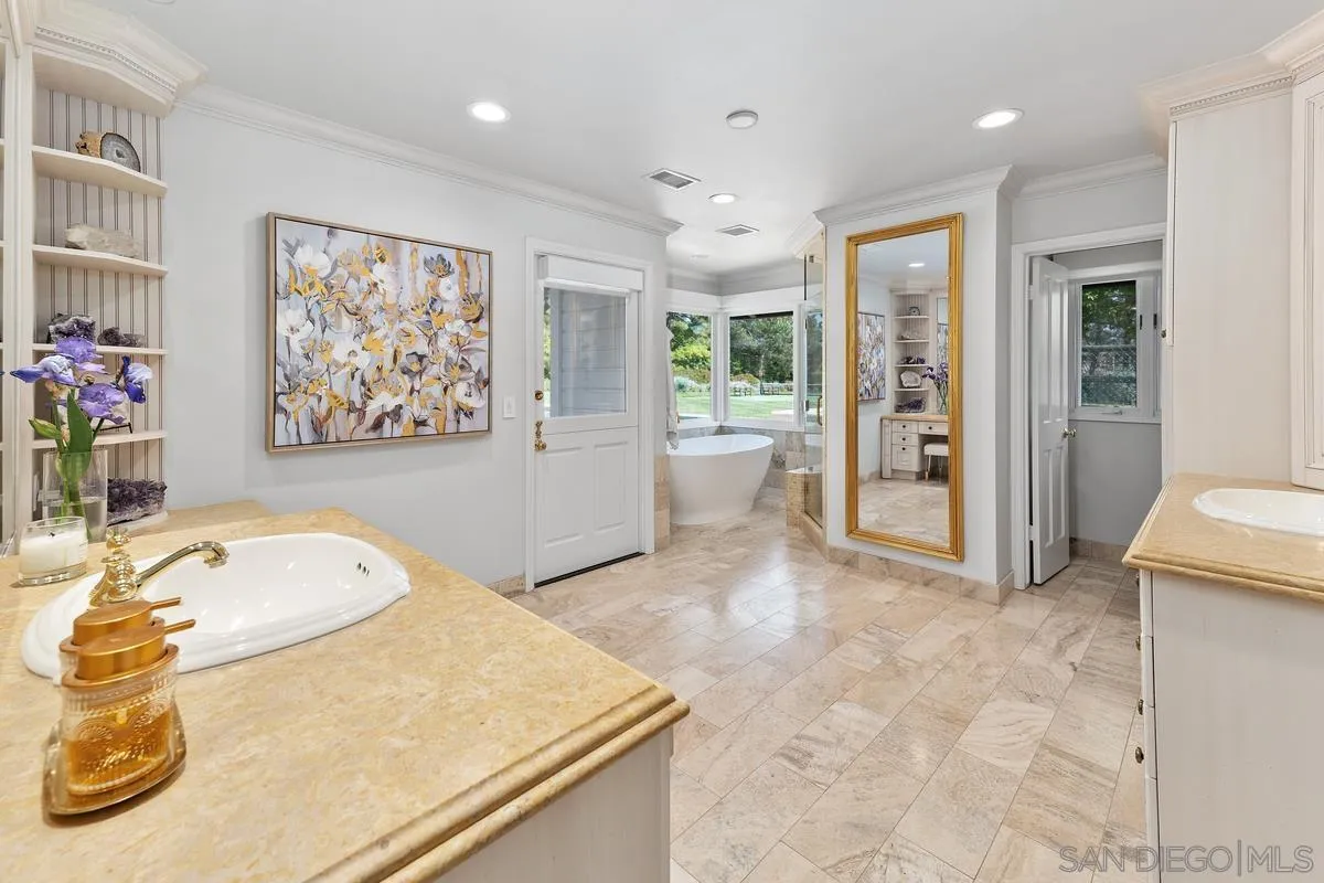 6351 Lago Lindo