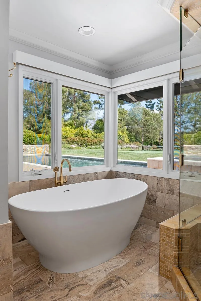 6351 Lago Lindo