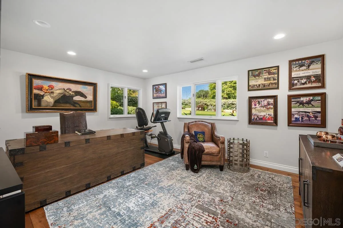 6351 Lago Lindo