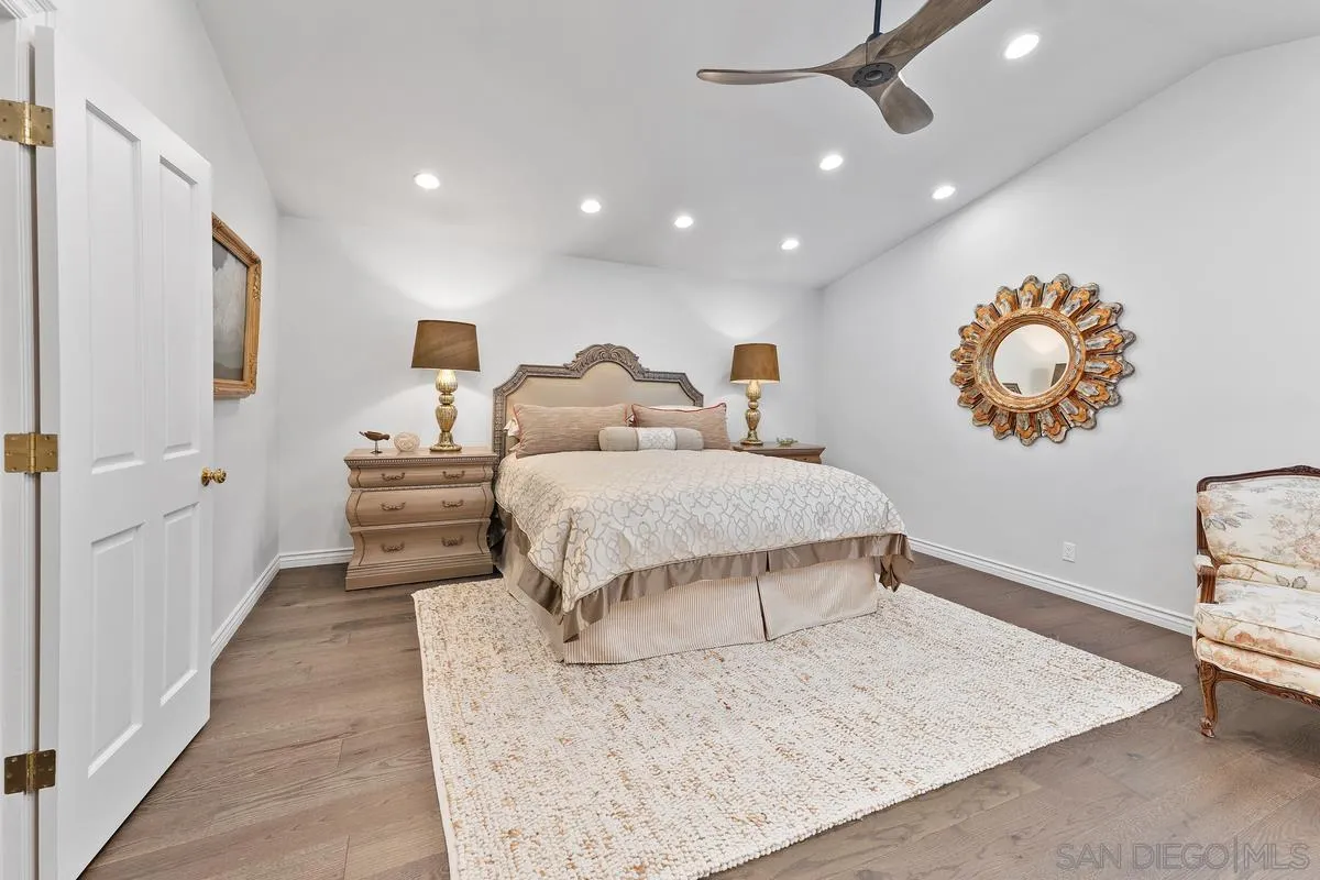 6351 Lago Lindo