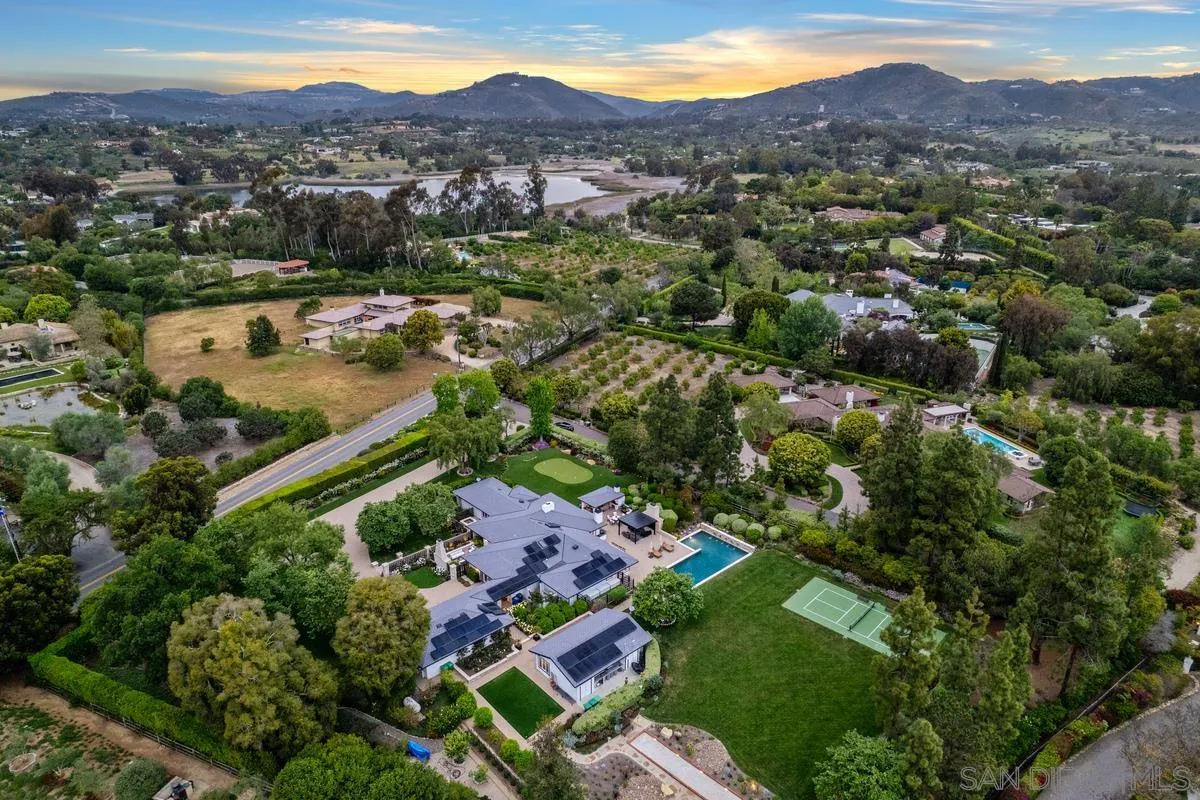 6351 Lago Lindo