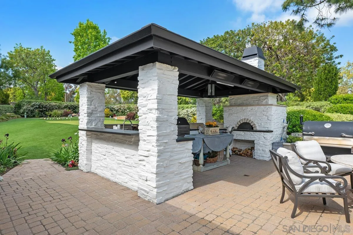 6351 Lago Lindo