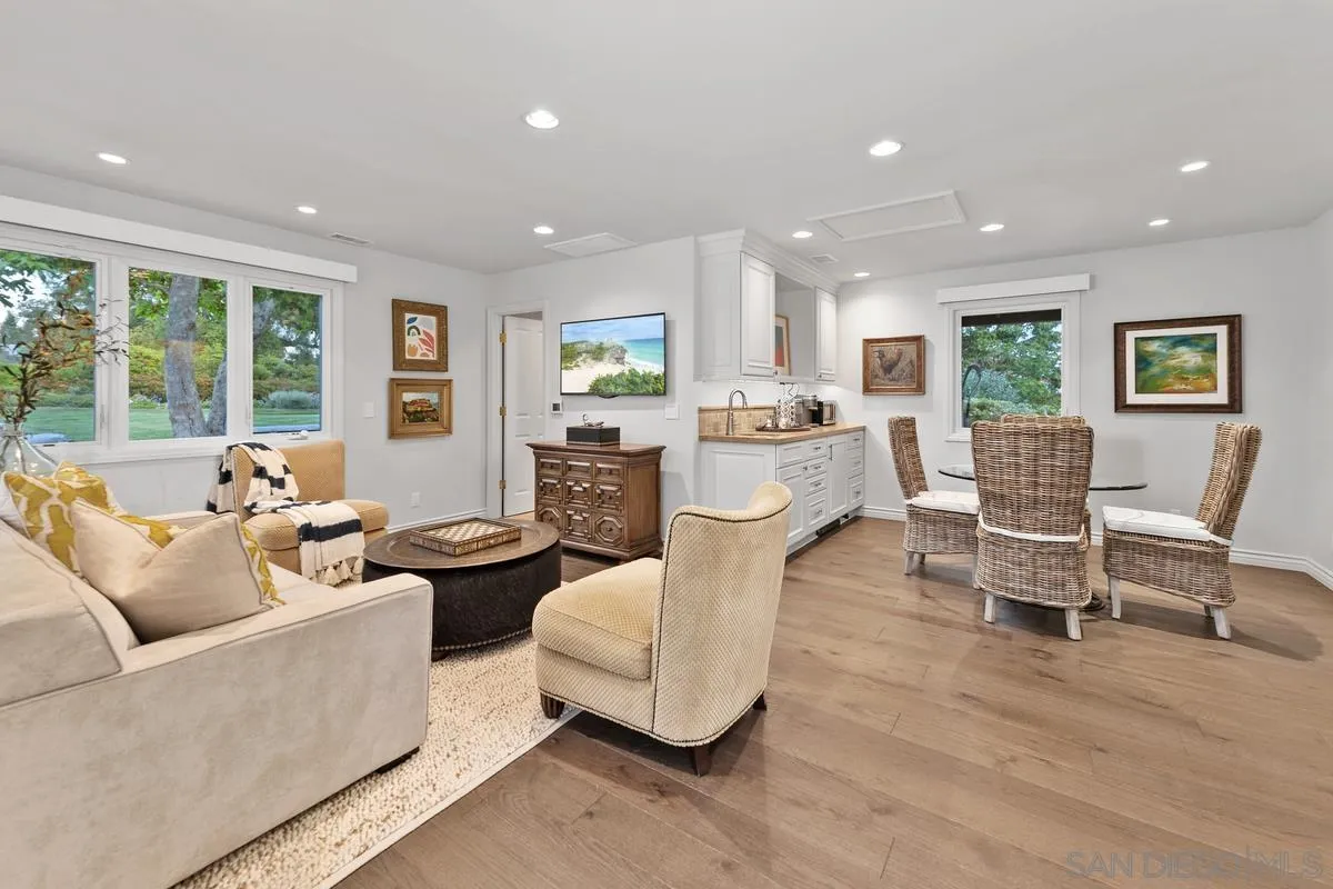 6351 Lago Lindo