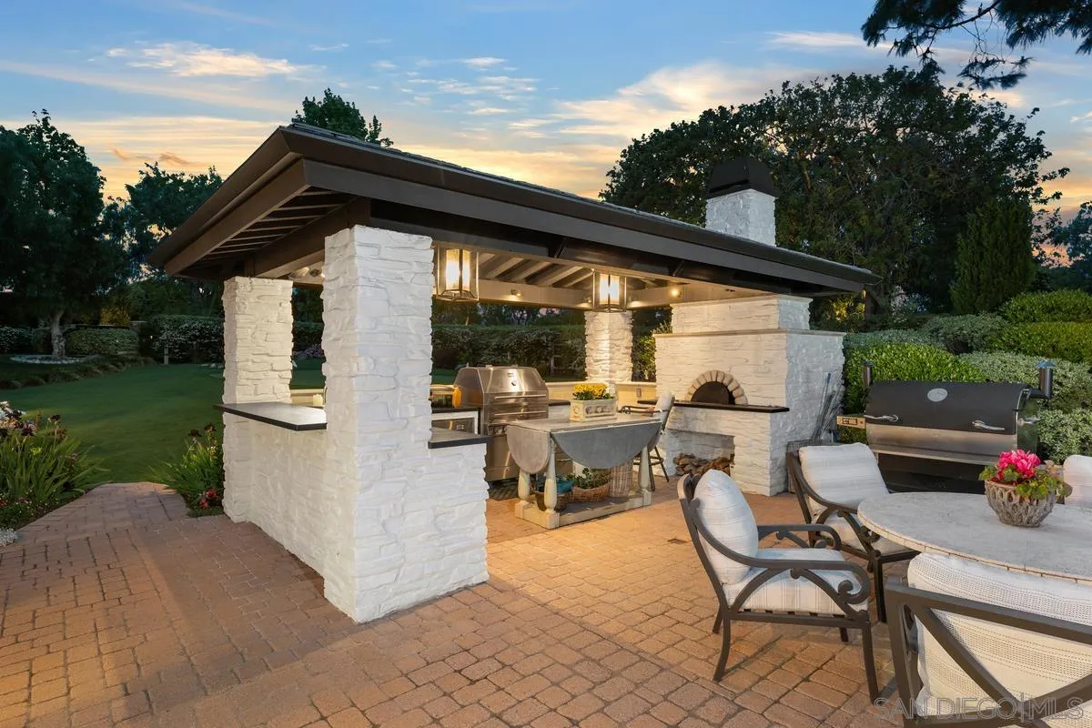 6351 Lago Lindo