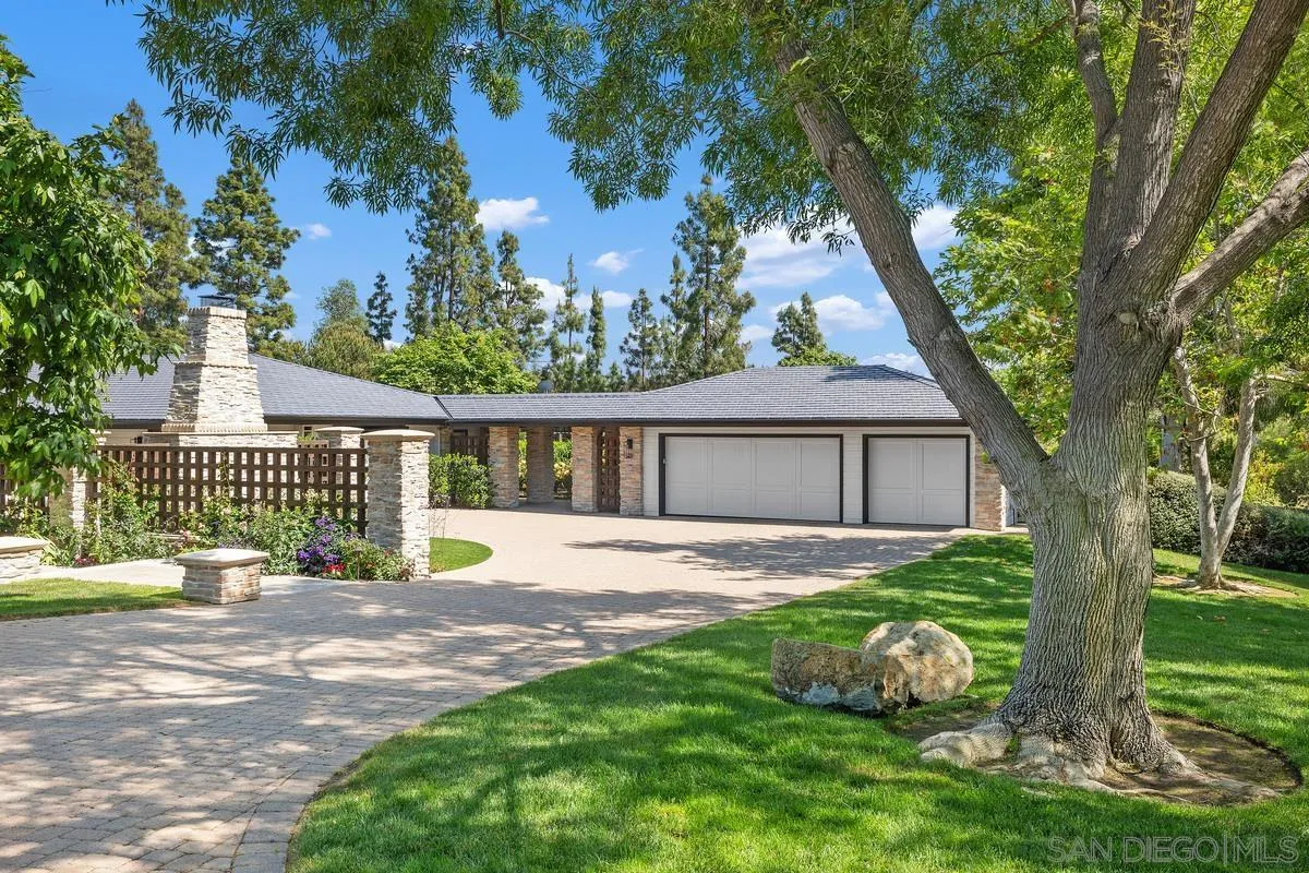6351 Lago Lindo