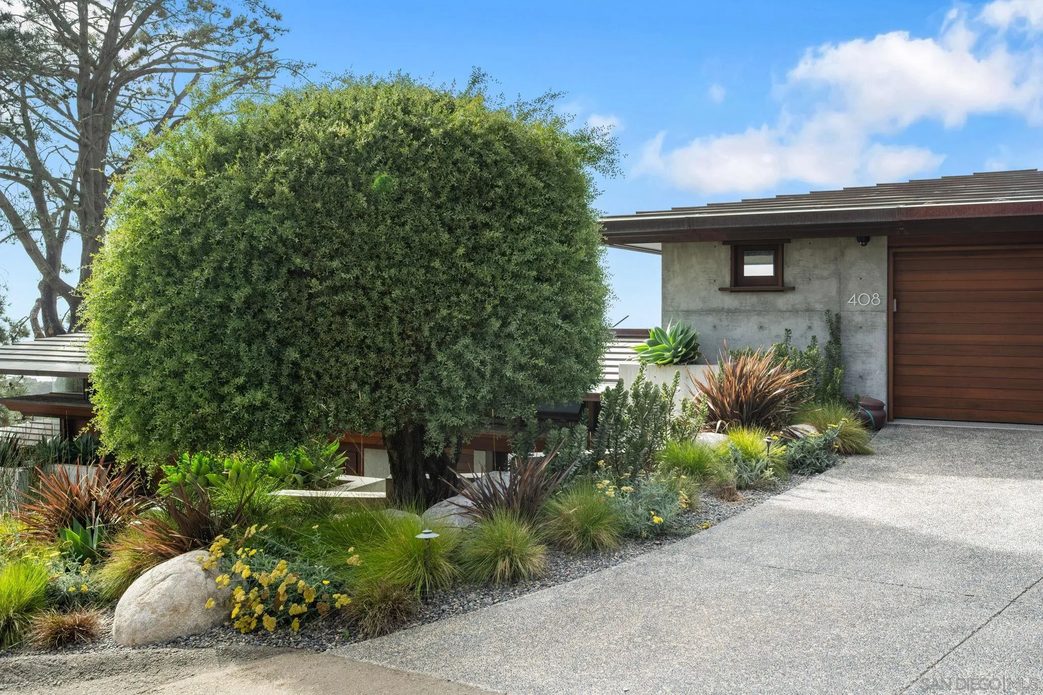 408 Luzon Ave
