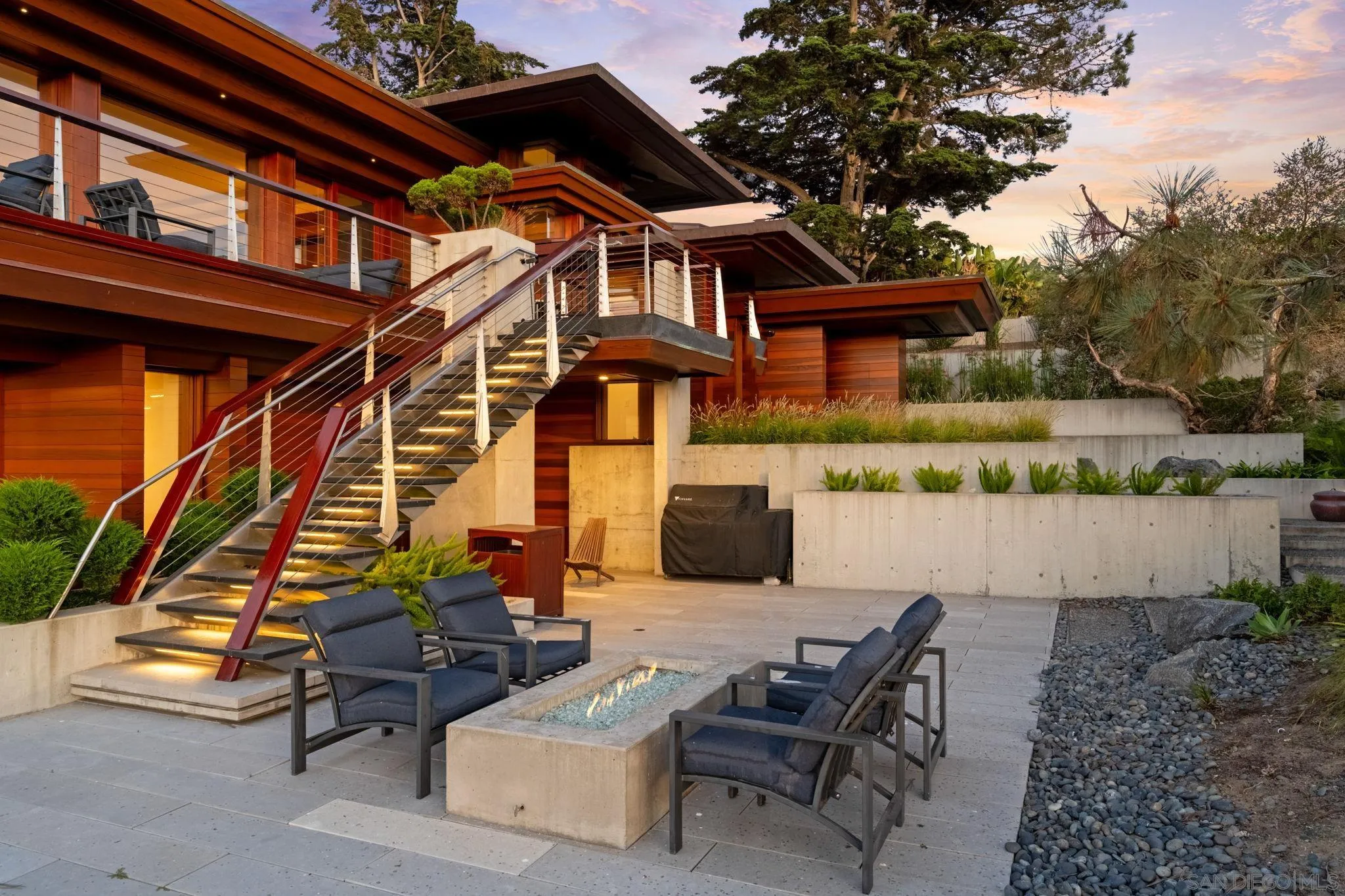 408 Luzon Ave