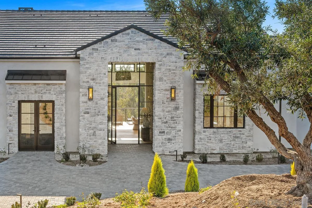 6691-93 Camino Saucito