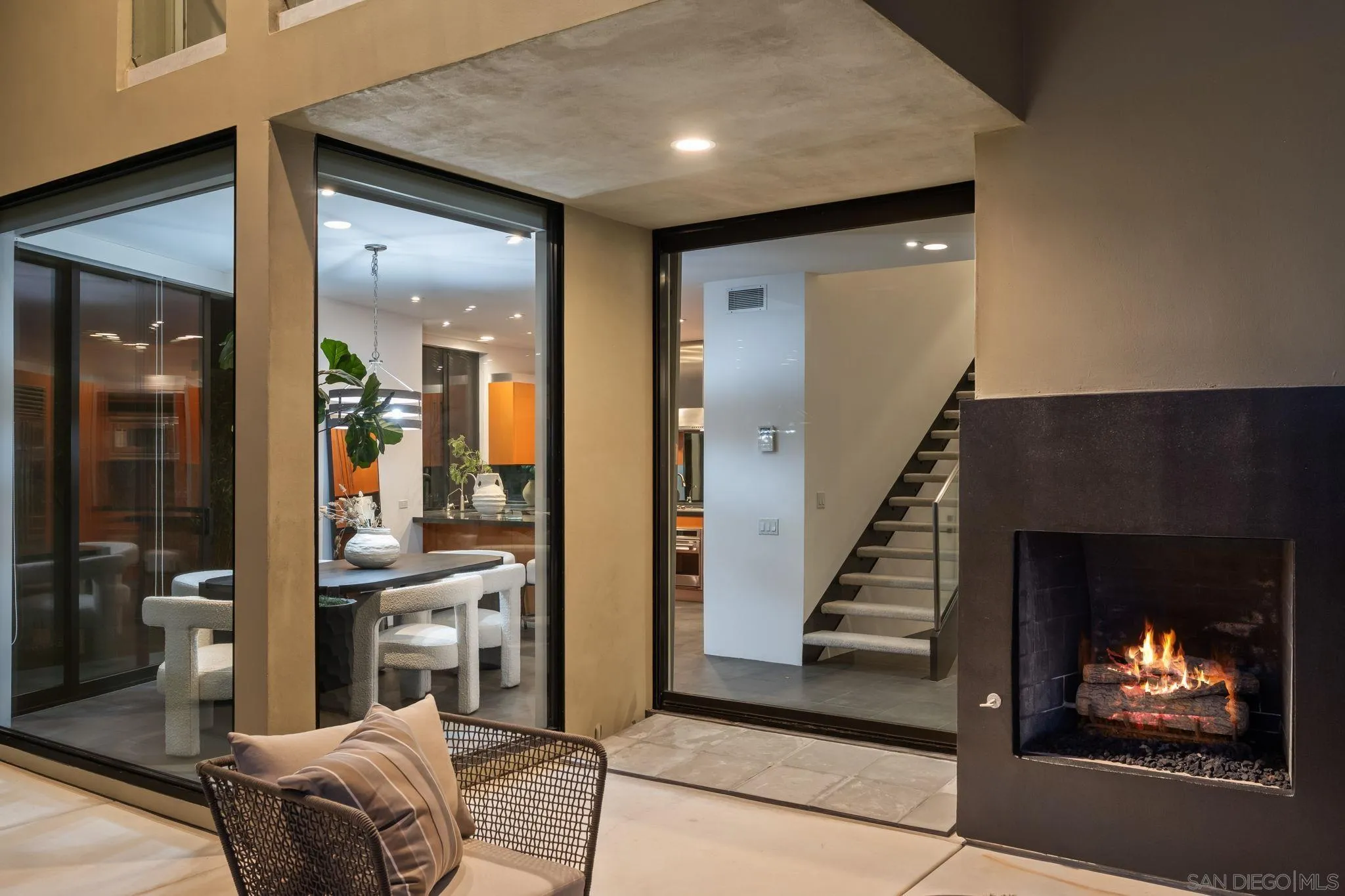 2402 Camino Del Mar