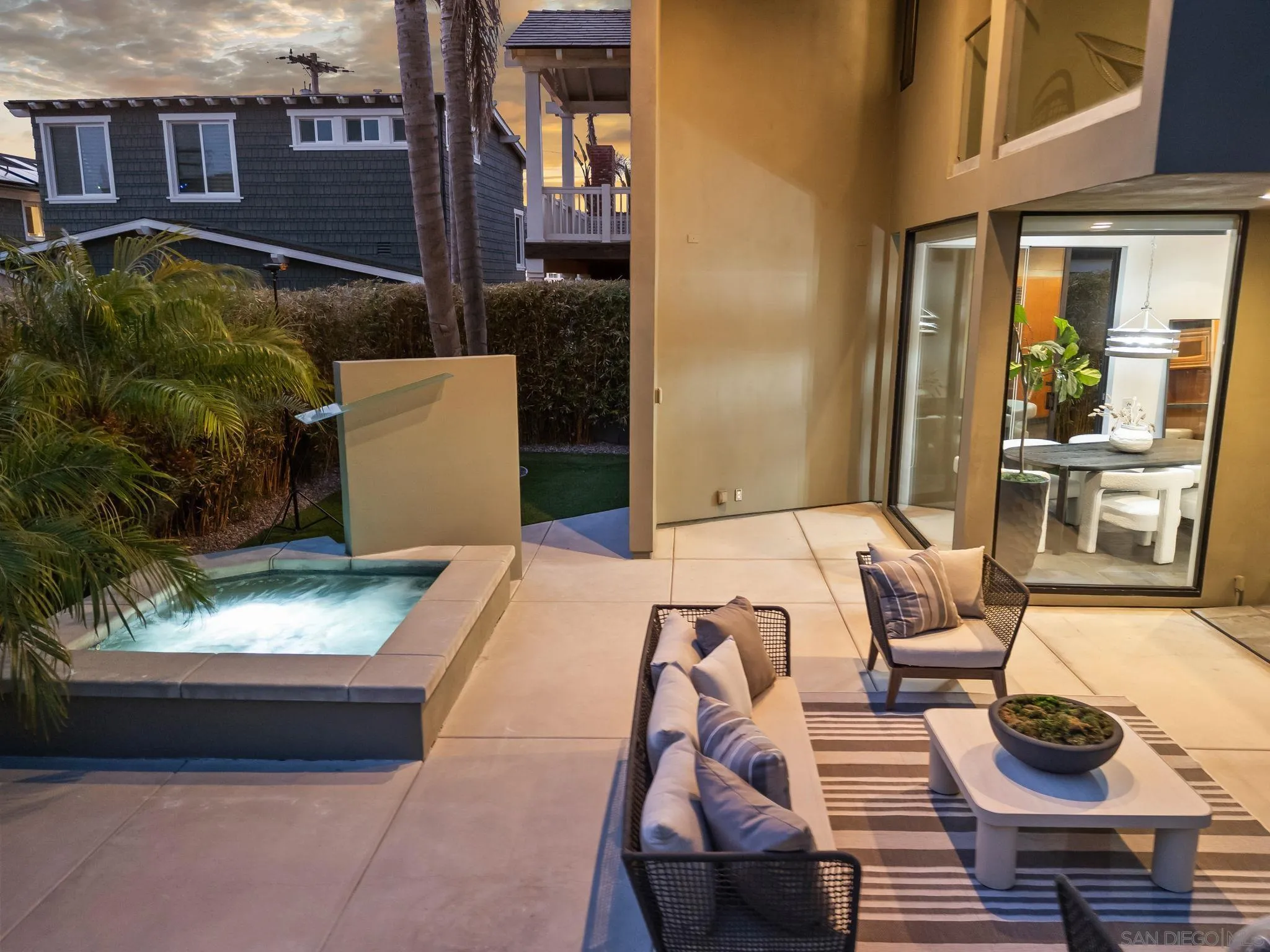 2402 Camino Del Mar