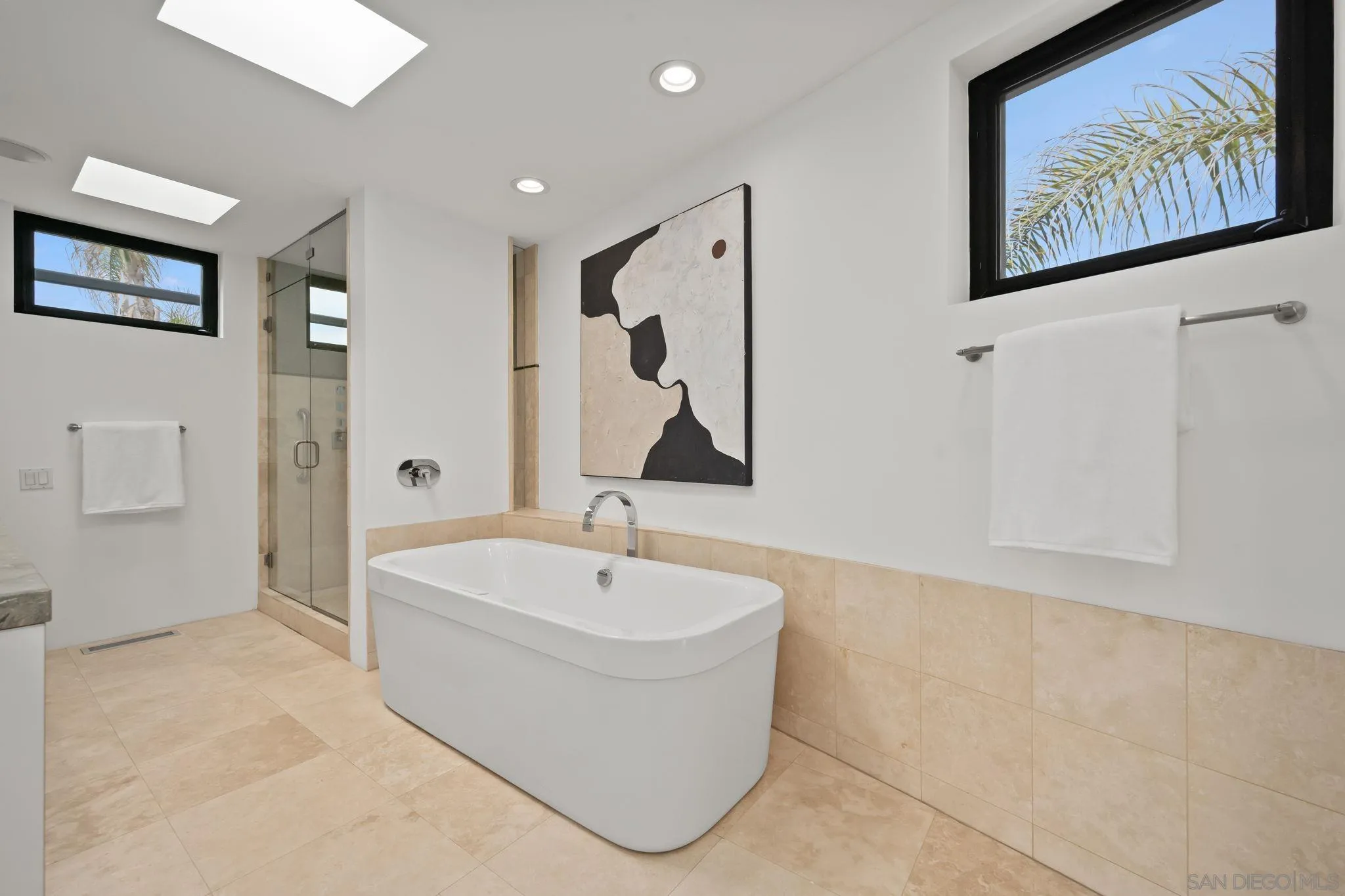 2402 Camino Del Mar