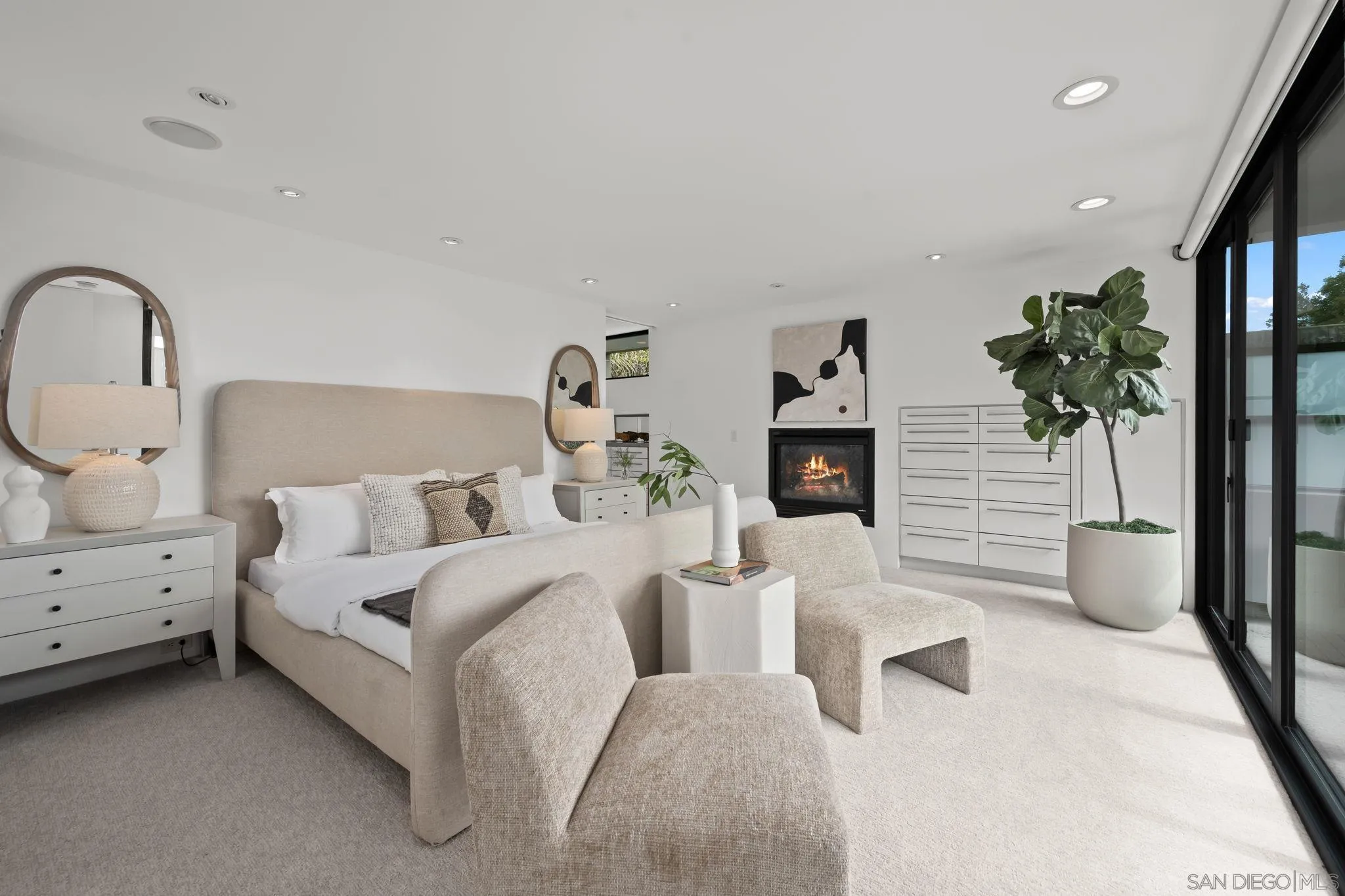 2402 Camino Del Mar