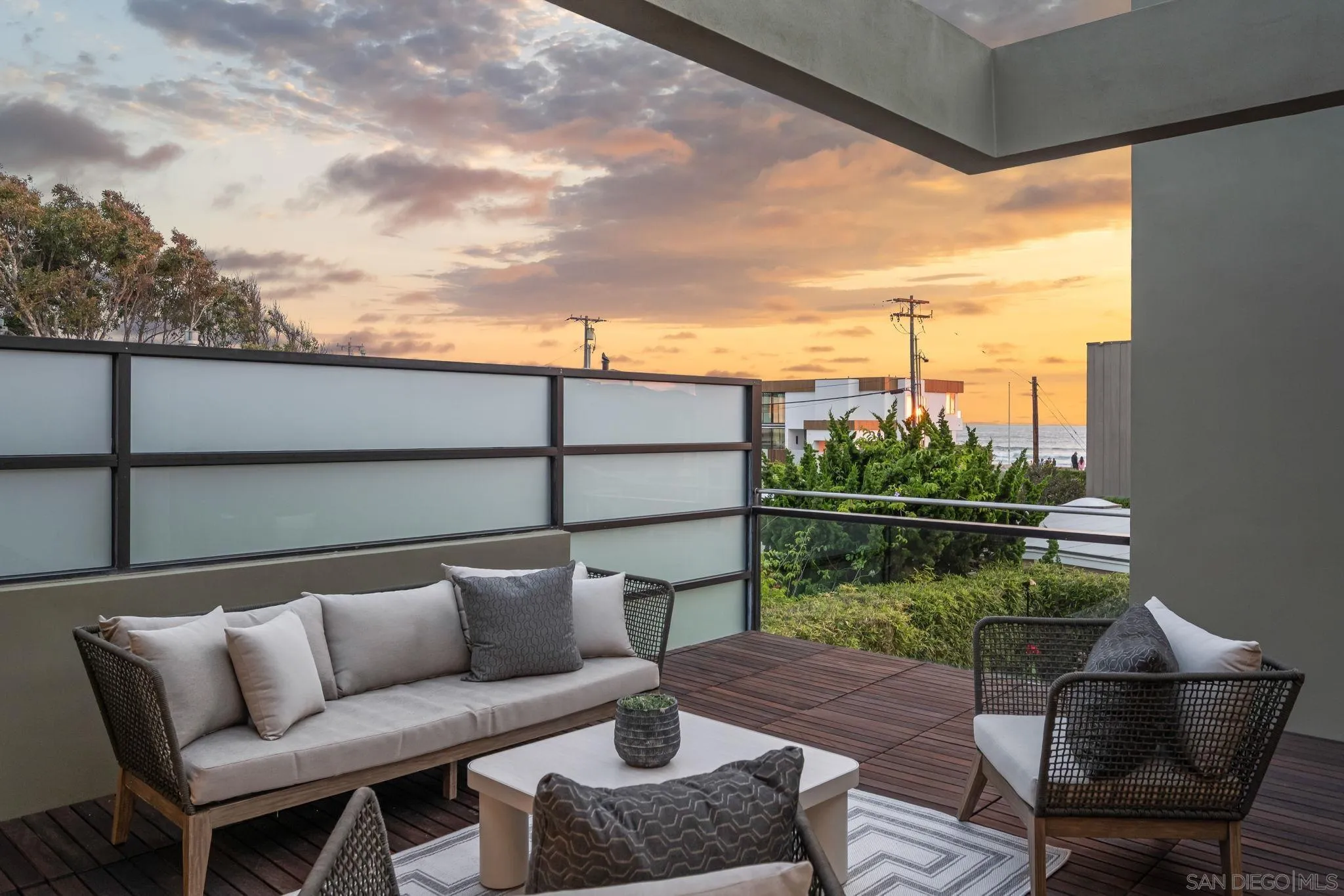 2402 Camino Del Mar