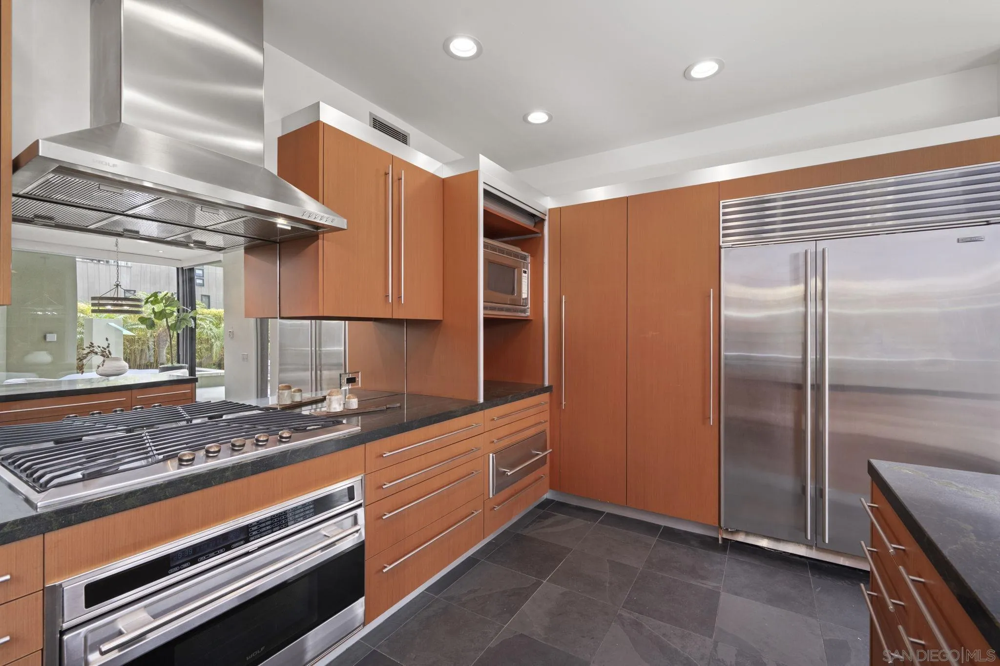 2402 Camino Del Mar