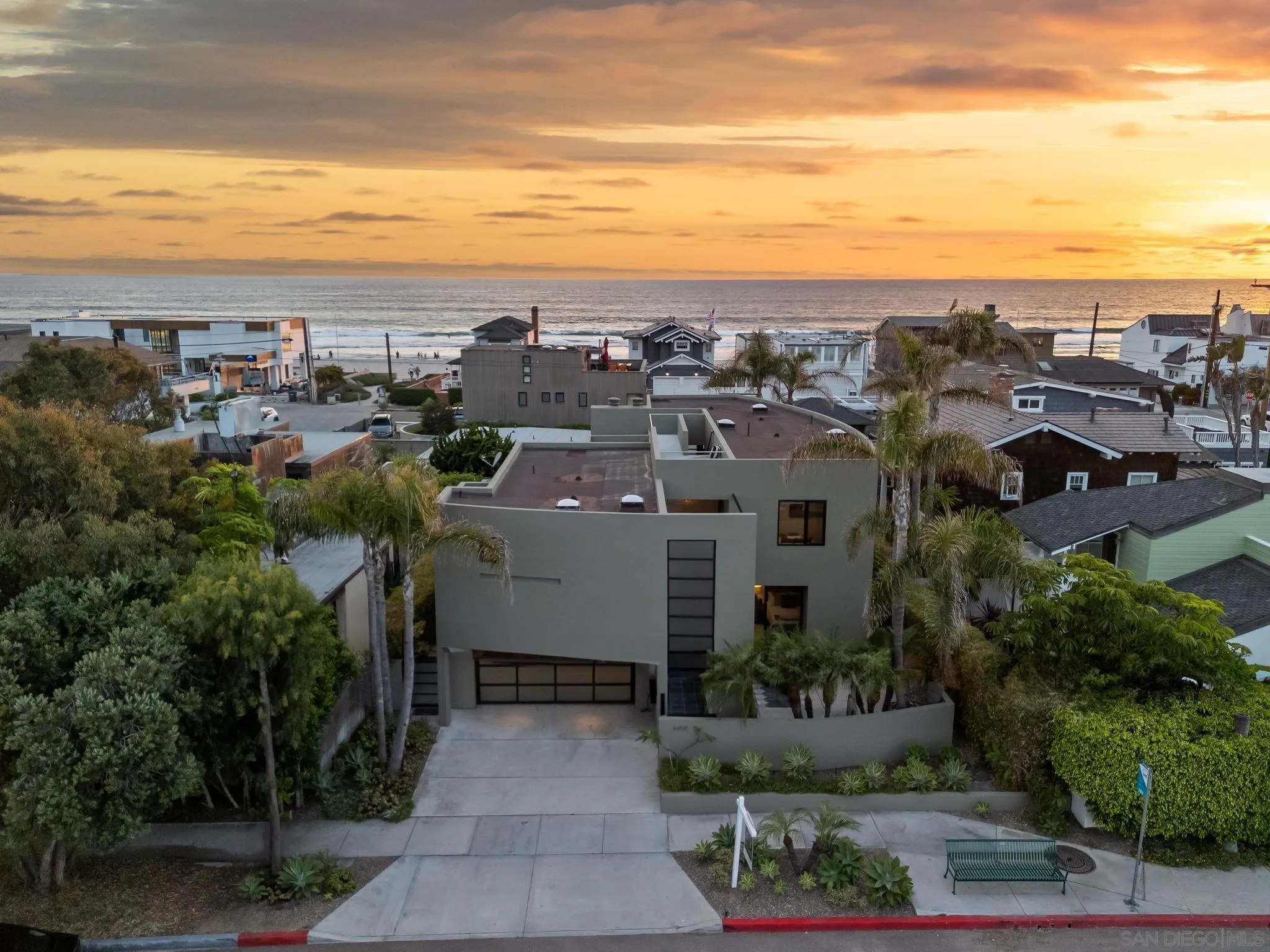 2402 Camino Del Mar