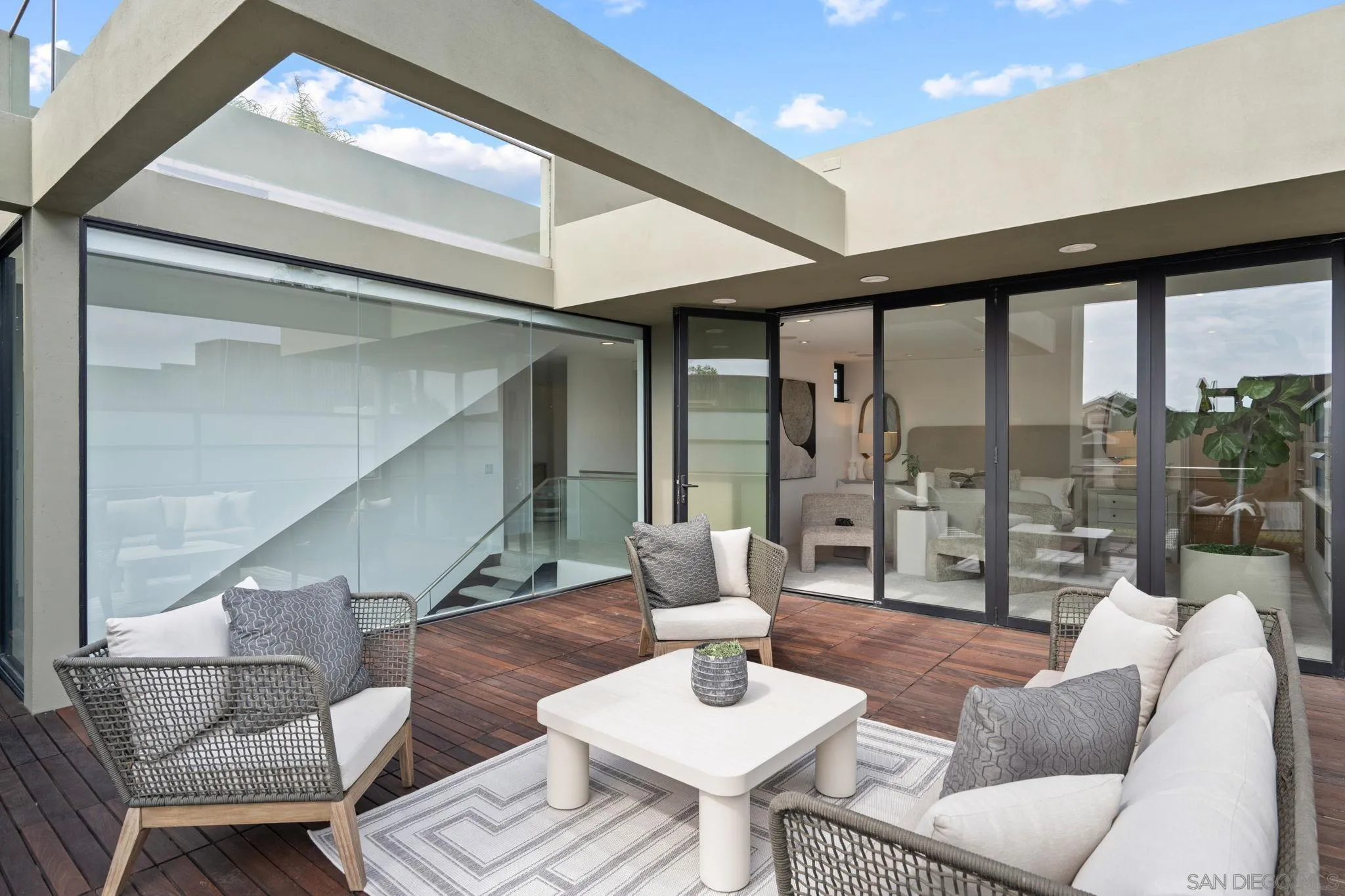 2402 Camino Del Mar