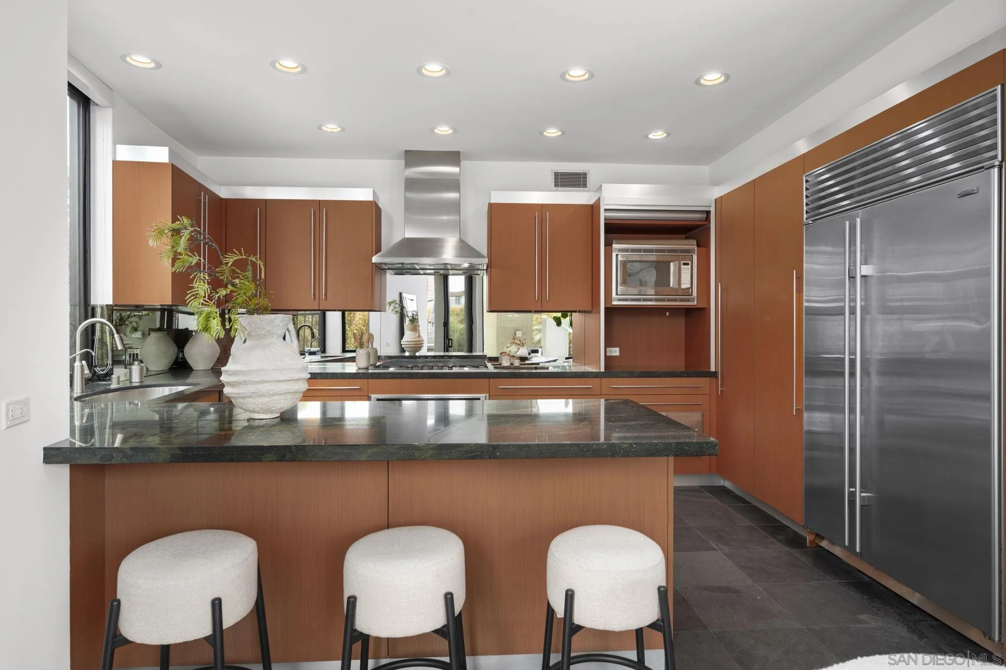 2402 Camino Del Mar