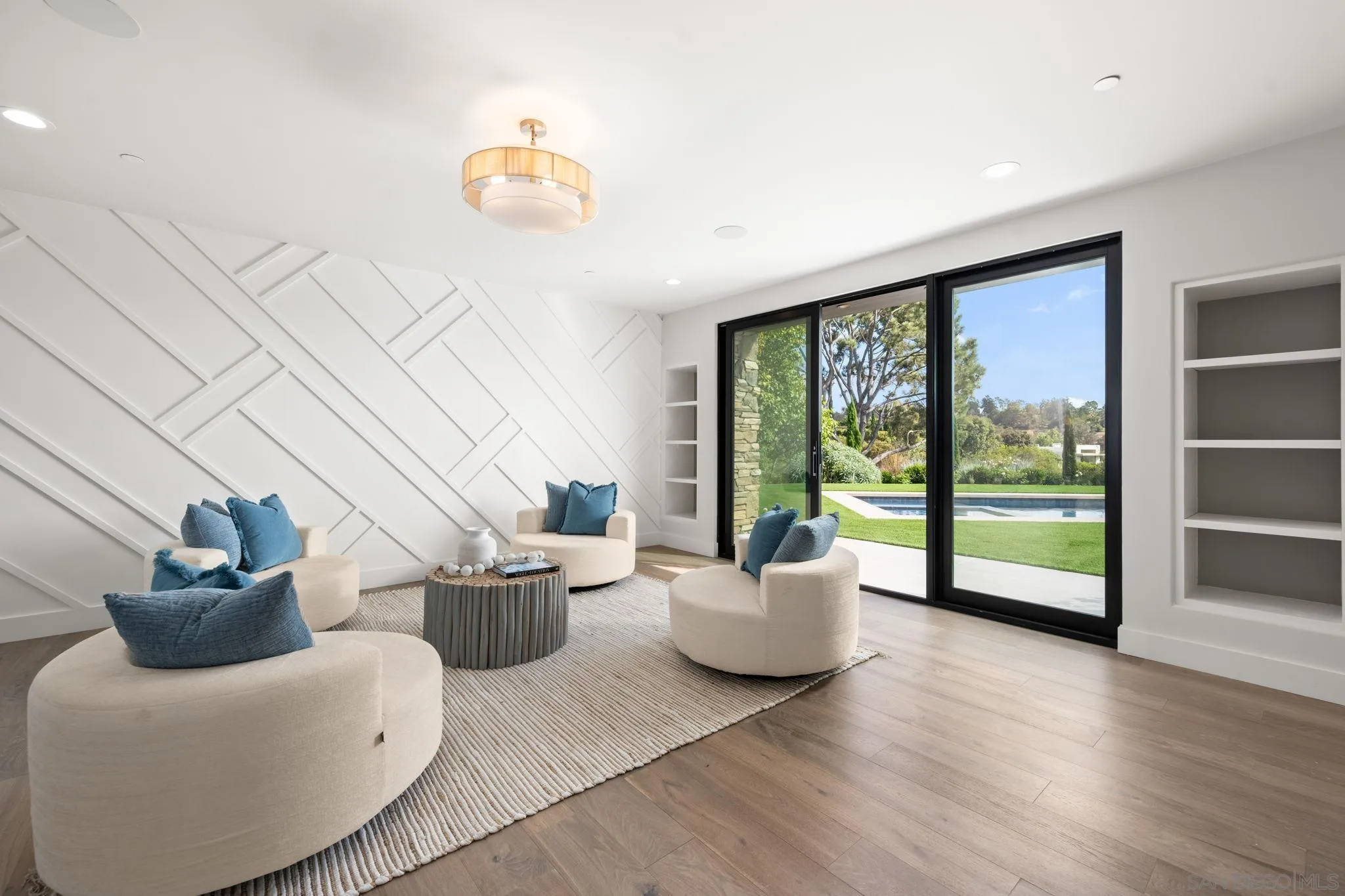 5465 Avenida Maravillas