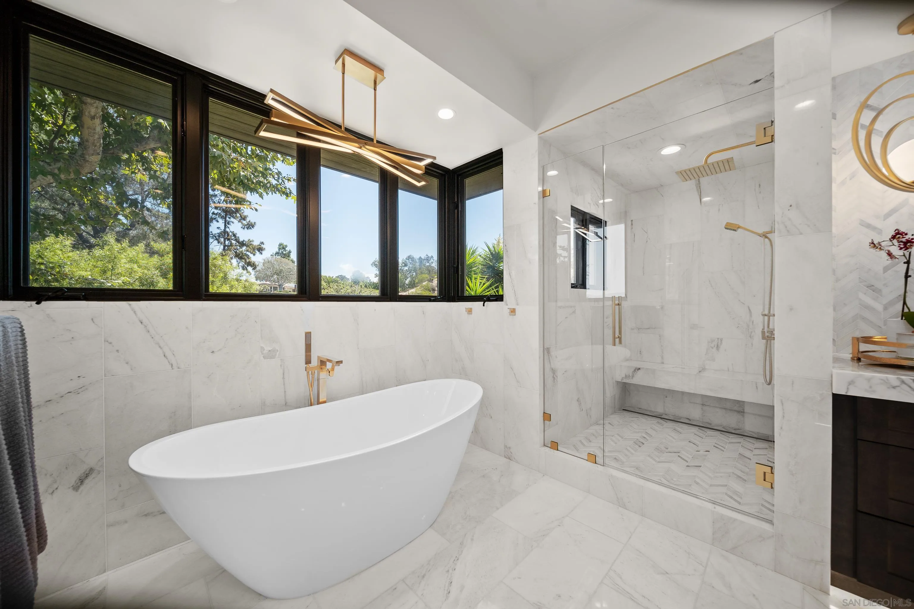 5465 Avenida Maravillas