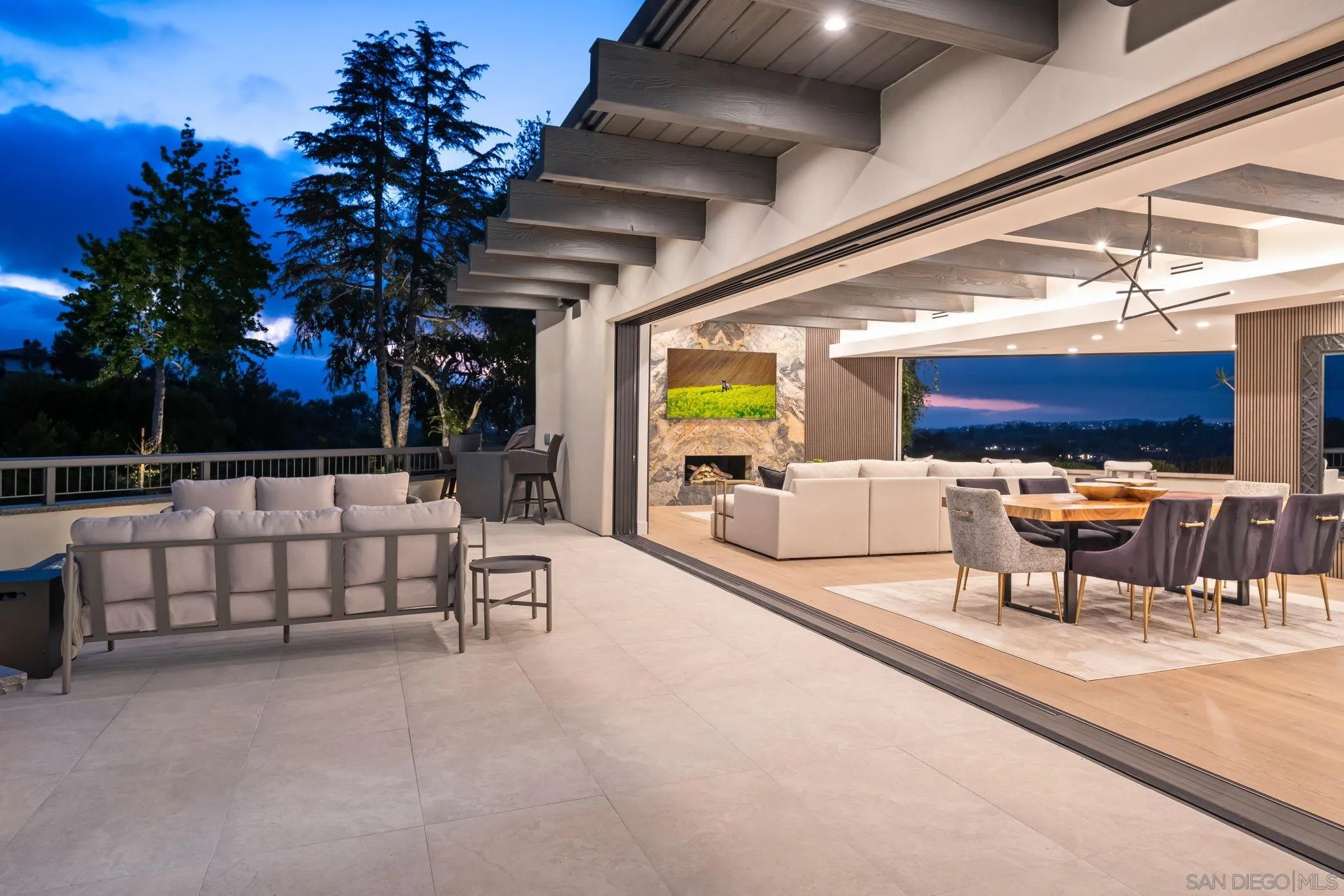 5465 Avenida Maravillas