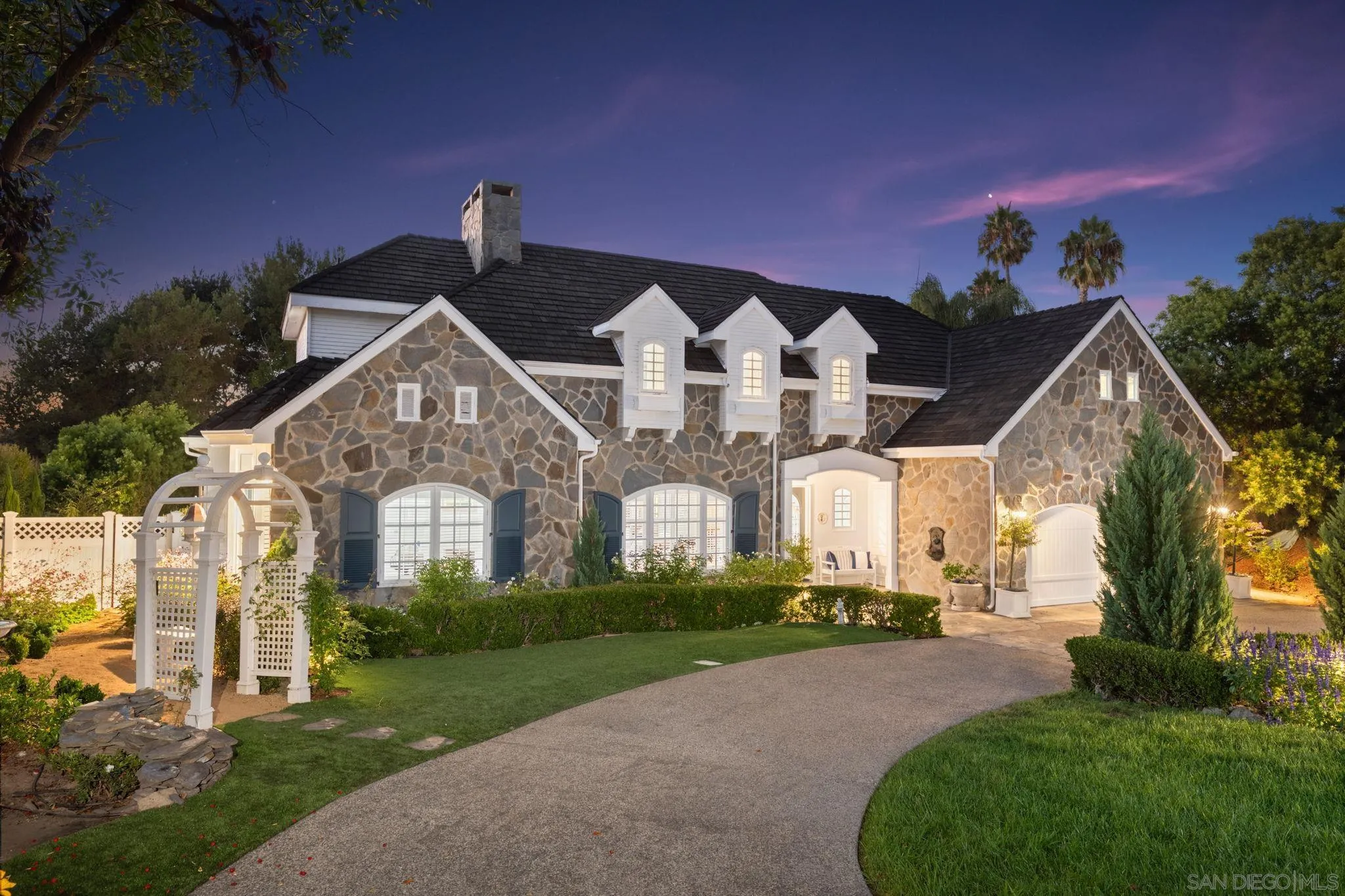 5618 Loma Verde Dr